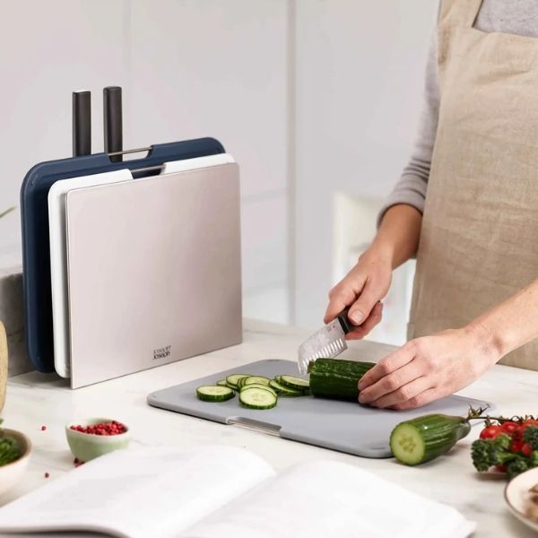 Bộ thớt kèm dao Joseph Joseph 60194 hoàn hảo để sử dụng trong nhà bếp của bạn