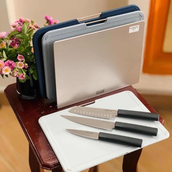 Bộ thớt kèm dao Joseph Joseph 60194 - 3 thớt, 3 dao