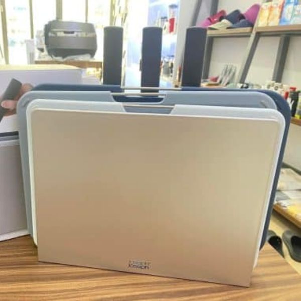 Bộ thớt kèm dao Joseph Joseph 60194 hoàn hảo để sử dụng trong nhà bếp của bạn