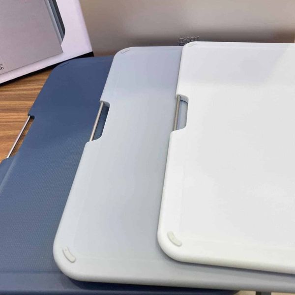 Bộ thớt kèm dao Joseph Joseph 60194 hoàn hảo để sử dụng trong nhà bếp của bạn