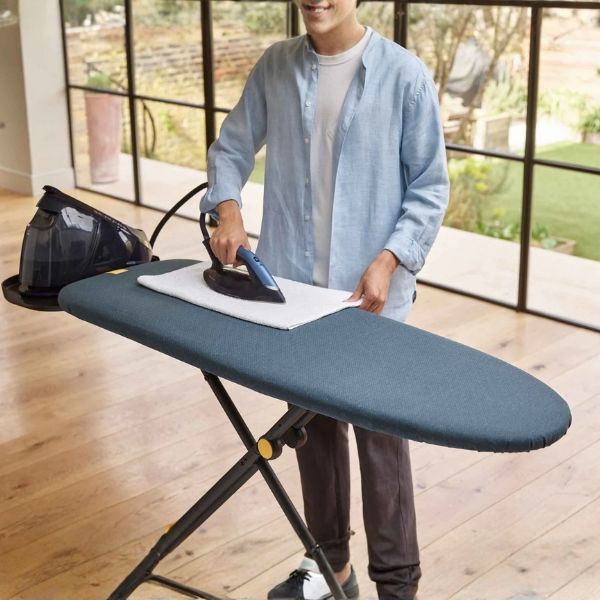 Cầu là chân cao Joseph Joseph Glide Max Plus 50030 có móc treo cửa