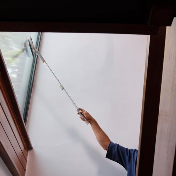 Cây gạt kính Joseph Joseph 6500014 Cleantech 2in1 Tay cầm có thể gập lại và xoay được