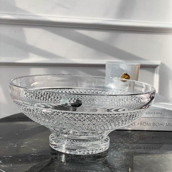 Chân bồng pha lê Bohemia Trinity đường kính 20.5cm hoặc 30cm có độ bền cao, thiết kế đơn giản, thanh lịch và phù hợp với trang trí để bàn, đựng hoa quả