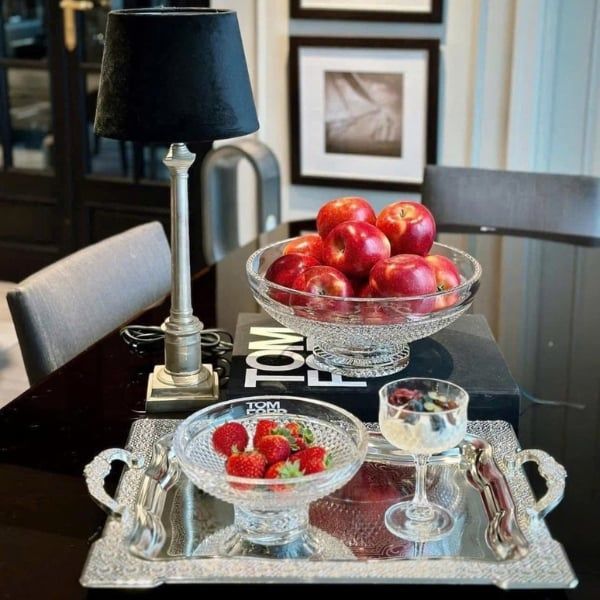 Chân bồng pha lê Bohemia Trinity đường kính 20.5cm hoặc 30cm có độ bền cao, thiết kế đơn giản, thanh lịch và phù hợp với trang trí để bàn, đựng hoa quả