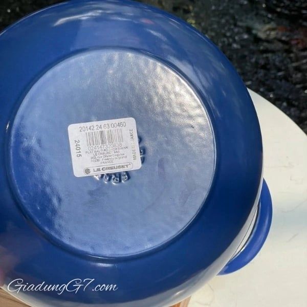 Chảo Le Creuset Balti 24cm có lớp phủ men cứng ở cả bên trong và bên ngoài