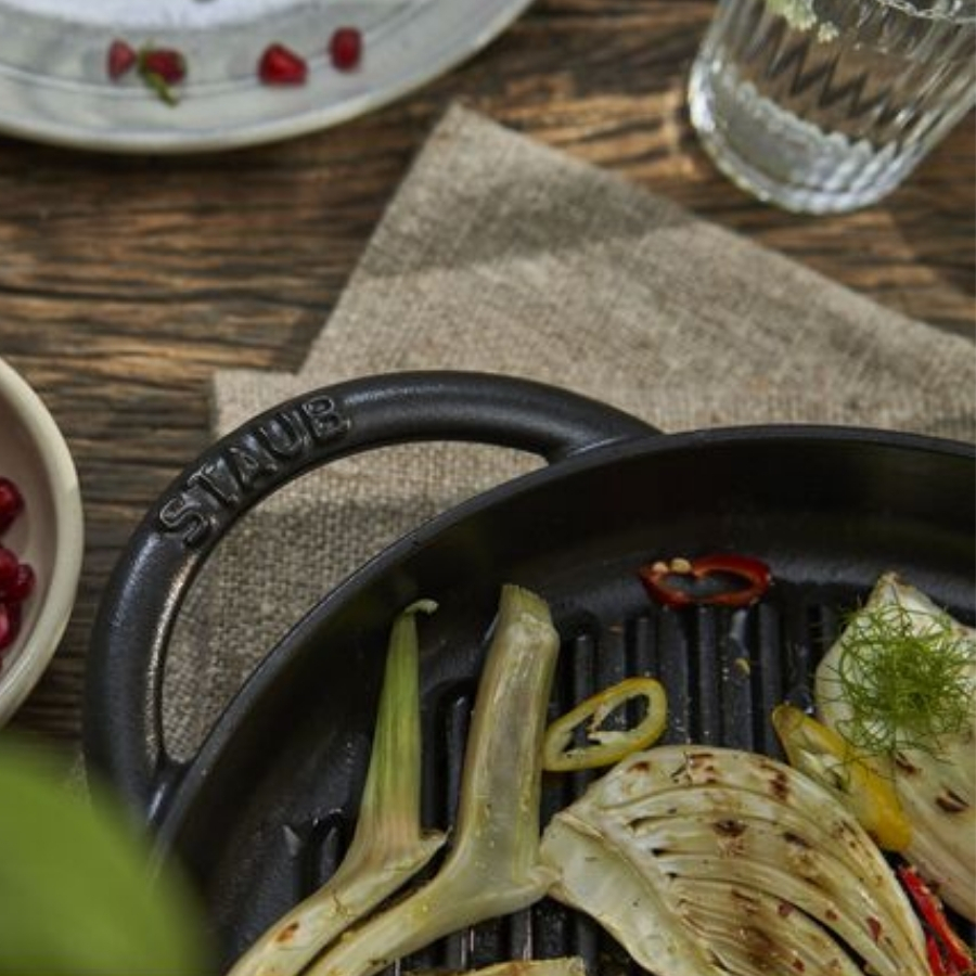 Chảo gang nướng tròn Staub 26cm Thiết kế tay cầm
