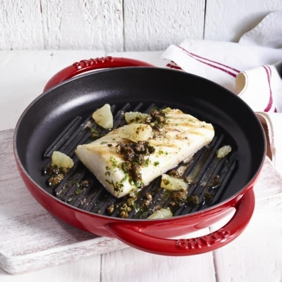Chảo gang nướng tròn Staub 26cm 2 quai&nbsp;là sản phẩm cao cấp từ thương hiệu STAUB nổi tiếng của Pháp, được thiết kế chuyên dụng cho các món áp chảo và nướng.