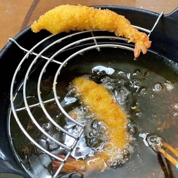 Chảo gang Oceno Tempura mỏ chim kèm giá gác là dòng sản phẩm chảo gang cao cấp có đầy đủ các ưu điểm của chảo gang truyền thống