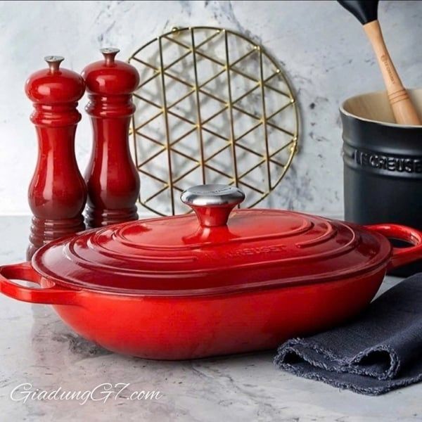 Chảo gang oval Le Creuset Oblong 31cm 3.4L - Màu Đỏ
