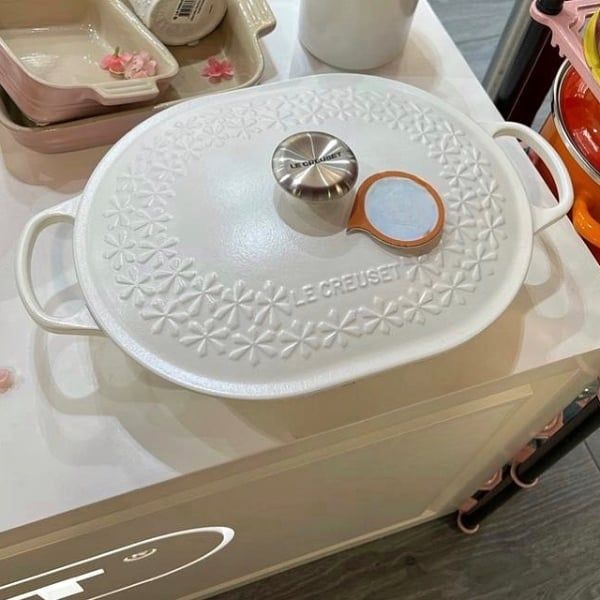 Chảo gang Le Creuset Oblong 31cm&nbsp;3.4L là điểm nhấn hoàn hảo cho căn bếp của bạn