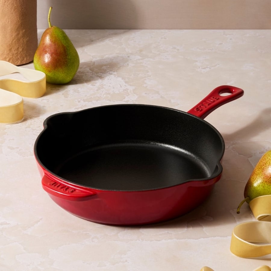 Chảo gang Staub 16cm Được thiết kế để phục vụ