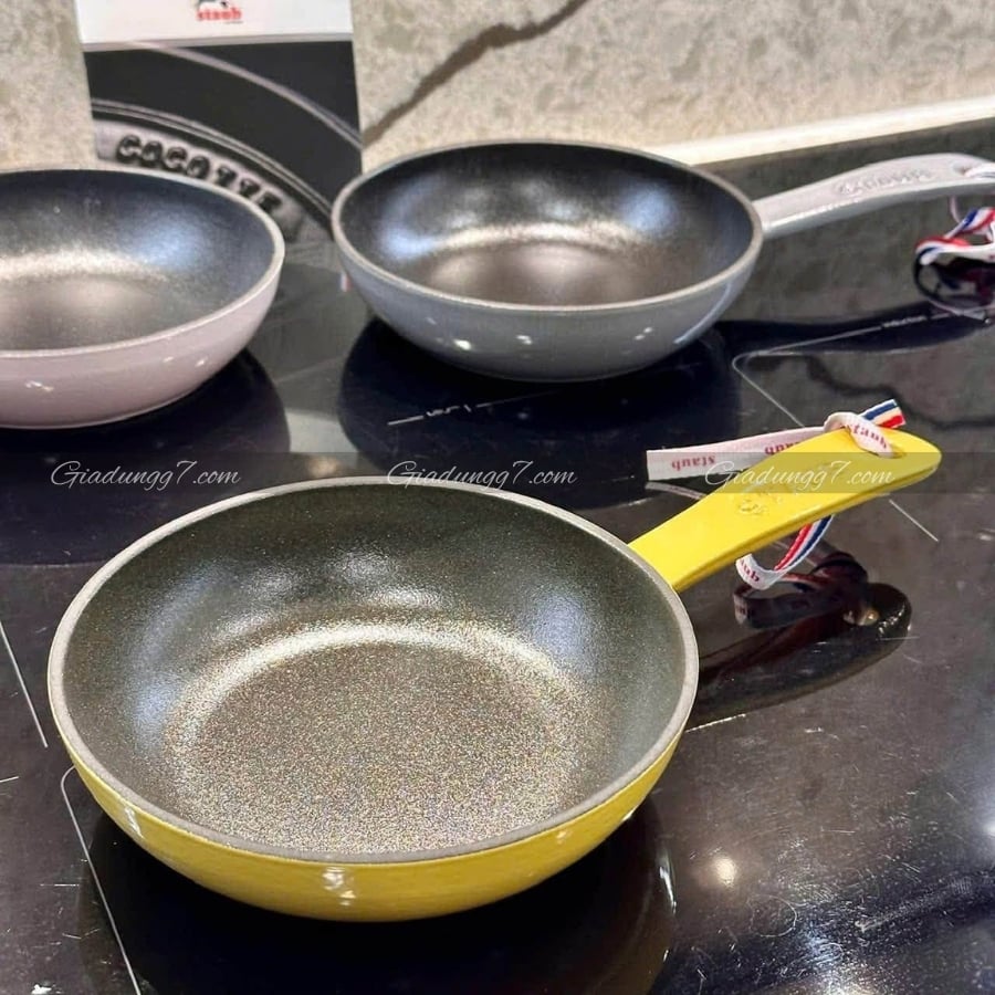 Chảo gang Staub 16cm Sẵn sàng theo thiết kế