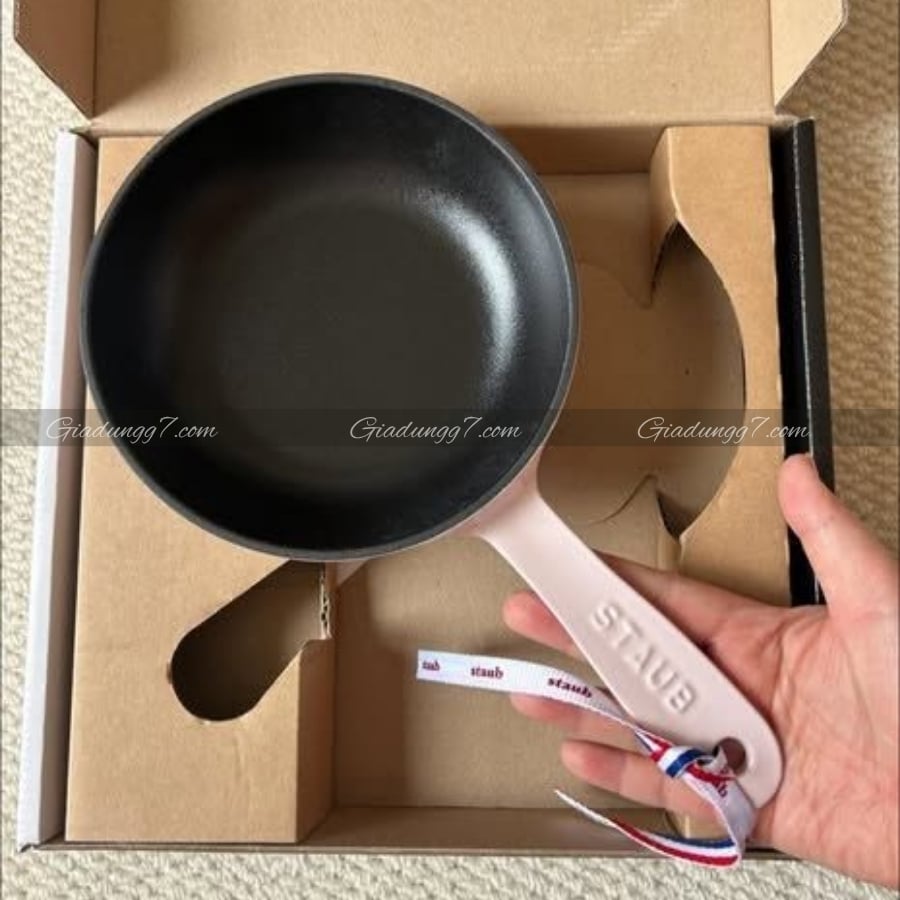 Chảo gang Staub 16cm Được thiết kế để phục vụ
