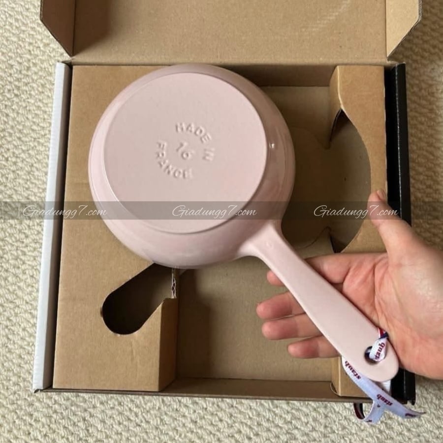 Chảo gang Staub 16cm Được thiết kế để phục vụ