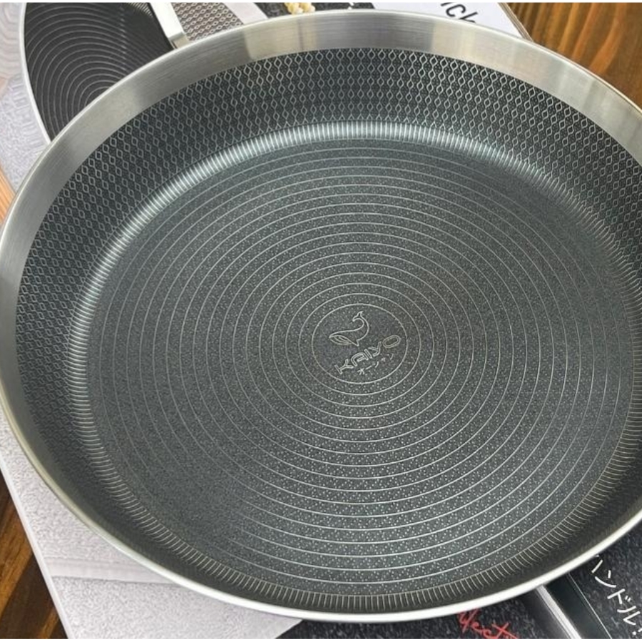 Chảo inox chống dính hoa văn nổi Tri-Ply Kaiyo 20cm/24cm/26cm Lớp inox 18/10 bên trong