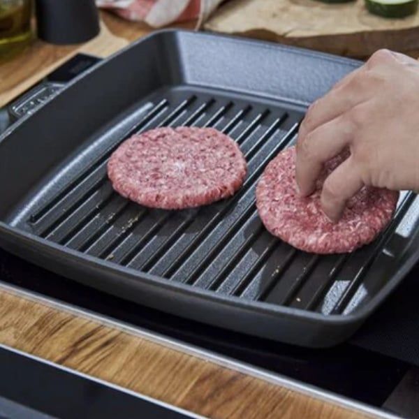 Chảo gang nướng vuông Staub 26cm Gang tráng men dày dặn truyền nhiệt và giữ nhiệt đều