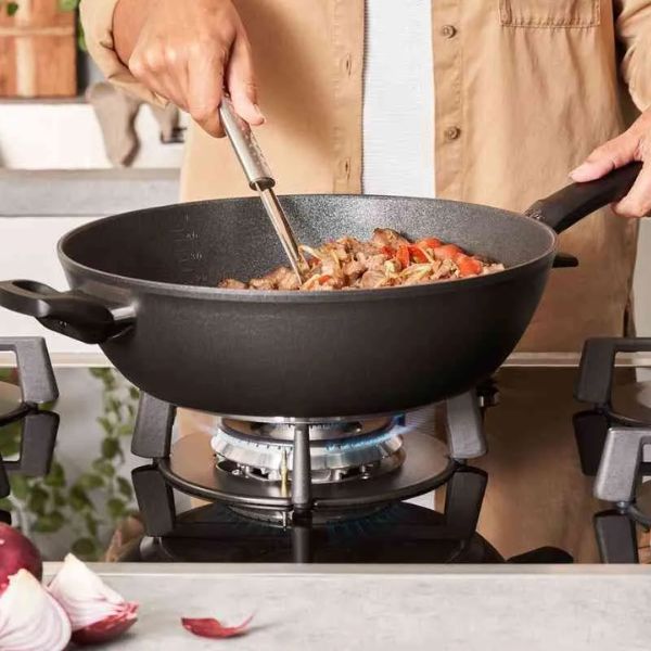 Chảo Sâu Lòng Fissler Adamant 28cm Lớp hoàn thiện cải tiến với các hạt silicon carbide