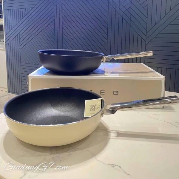 Chảo sâu lòng Smeg CKFW3001CRM 30cm màu kem&nbsp;– Sự Kết Hợp Tuyệt Vời Giữa Sang Trọng và Hiệu Quả Nấu Nướng