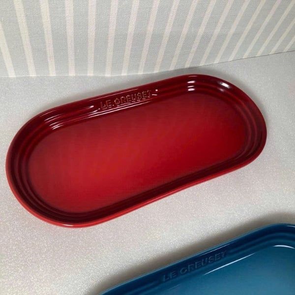 Với Đĩa Le Creuset Oblong hình chữ nhật 25cm này, bạn có thể nấu và phục vụ nhiều món ăn khác nhau.