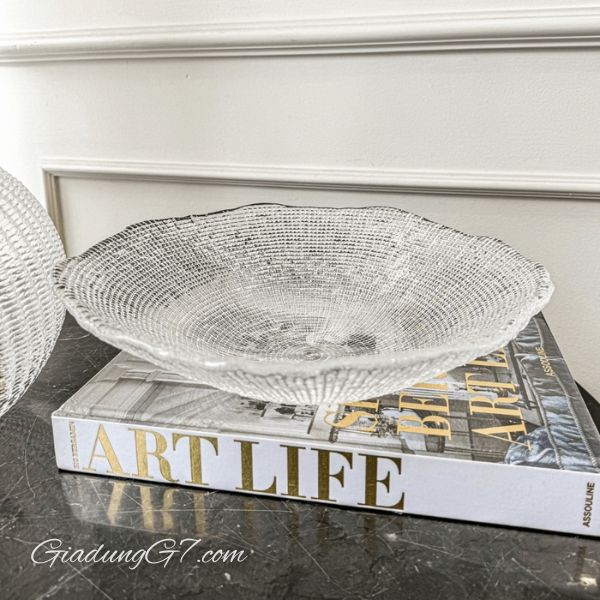 Tô đĩa sâu lòng IVV Diamante 33cm - Made in Italy&nbsp;được thiết kế để mang đến sự sang trọng và lấp lánh cho bàn ăn của bạn, đặc biệt là trong những dịp lễ hội