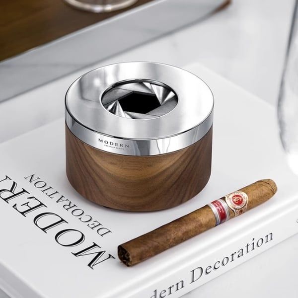 Gạt tàn Modern Sử dụng chất liệu gốm sứ cao cấp, với bề mặt mịn màng, tinh tế và cảm giác sần sùi.