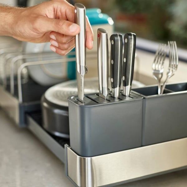 Giá đựng bát đĩa Joseph Joseph 851690 Có thể mở rộng gần gấp đôi kích thước để chứa các dụng cụ nấu nướng lớn.