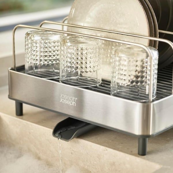 Giá đựng bát đĩa Joseph Joseph 851690 Có thể mở rộng gần gấp đôi kích thước để chứa các dụng cụ nấu nướng lớn.