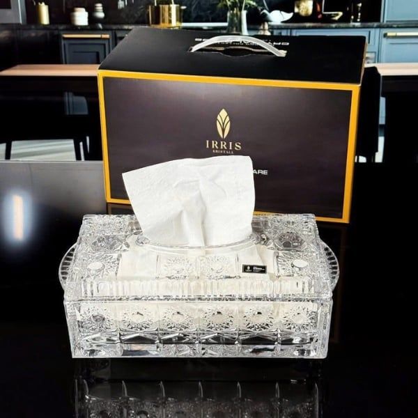 Hộp giấy ăn pha lê thuỷ tinh mài IRRIS Chất liệu: Thủy tinh pha lê cao cấp, trong suốt, dày dặn và cực kỳ chắc chắn.