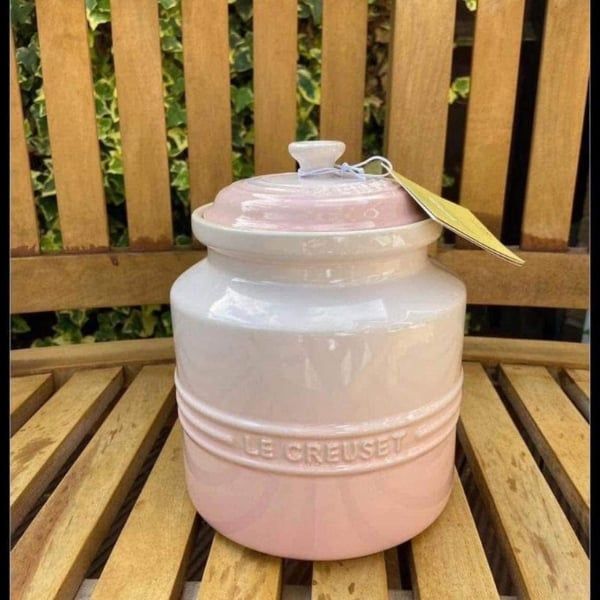 Hũ đựng Le Creuset Meringue 2.4L đựng bánh kẹo, dưa muối Nắp đậy kín.