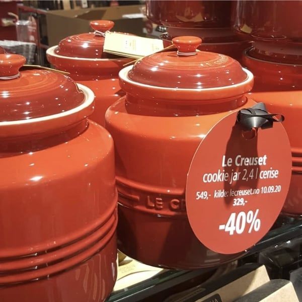 Hũ đựng Le Creuset Meringue 2.4L Được làm từ đất sét chuyên dụng và nung ở nhiệt độ cao nhất