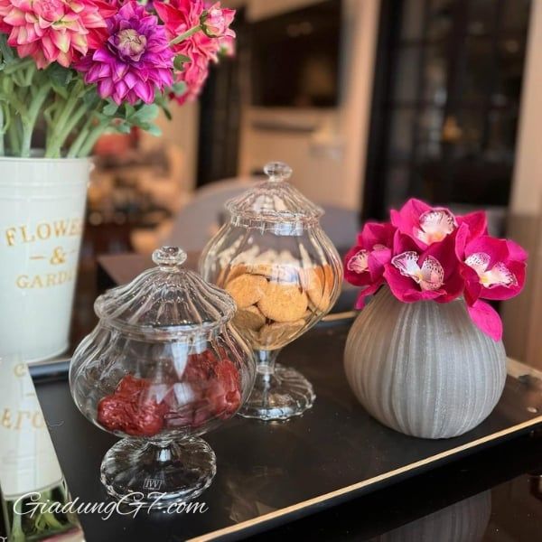 Hũ kẹo IVV Sahara 19cm có nắp thủy tinh borosilicate có nắp, lý tưởng để đựng và phục vụ bánh ngọt nhỏ, bánh quy, sôcôla, kẹo, v.v.