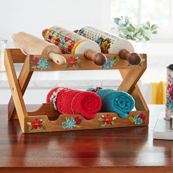 Kệ đựng rượu vang The Pioneer Woman Spring Bouquet&nbsp;Chứa được tối đa 8 chai rượu vang.