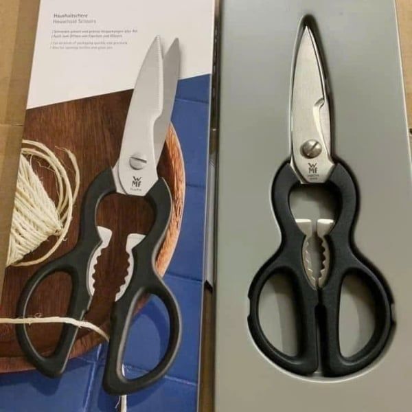 Kéo nhà bếp WMF Kitchen Scissor lưỡi cực sắc bén với góc cong, cạnh cắt chính xác cao và hai điểm tiếp xúc
