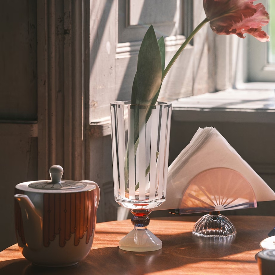 Kẹp khăn ăn Chloé Reflections Copenhagen biến trải nghiệm ăn uống thành một tác phẩm nghệ thuật.