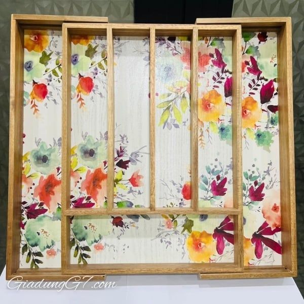 Thay đổi diện mạo và cảm giác cho nhà bếp của bạn với Khay đựng dao dĩa The Pioneer Woman Willow 45x 33cm có mở rộng