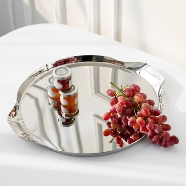 Khay Modern Oval 40 x 37.5cm thanh lịch và thiết kế được kết hợp hài hòa, thể hiện những đường nét đơn giản, trang nhã và cổ điển.