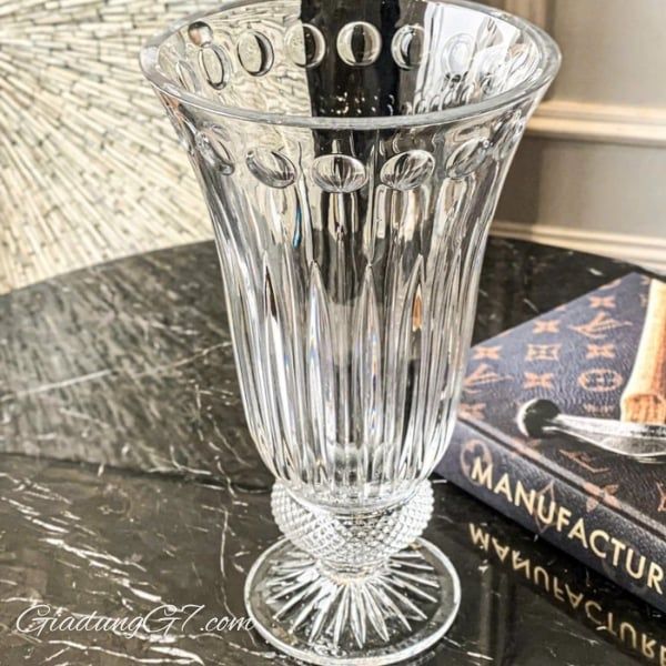 Lọ Hoa Bohemia Windsor 33cm có kiểu dáng sang trọng, thanh thoát được thiết kế theo phong cách Châu Âu