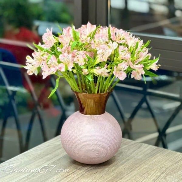 Lọ hoa&nbsp;Ophelia Fuchsia 25cm vân hồng Có thể dùng hàng ngày hoặc làm đồ decor trang trí
