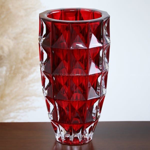 Lọ hoa pha lê Bohemia Diamond 28cm thể hiện tay nghề điêu luyện của người làm pha lê