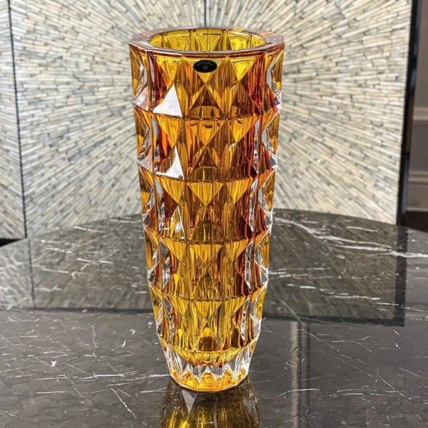 Lọ hoa pha lê Bohemia Diamond 33cm thể hiện tay nghề điêu luyện của người làm pha lê