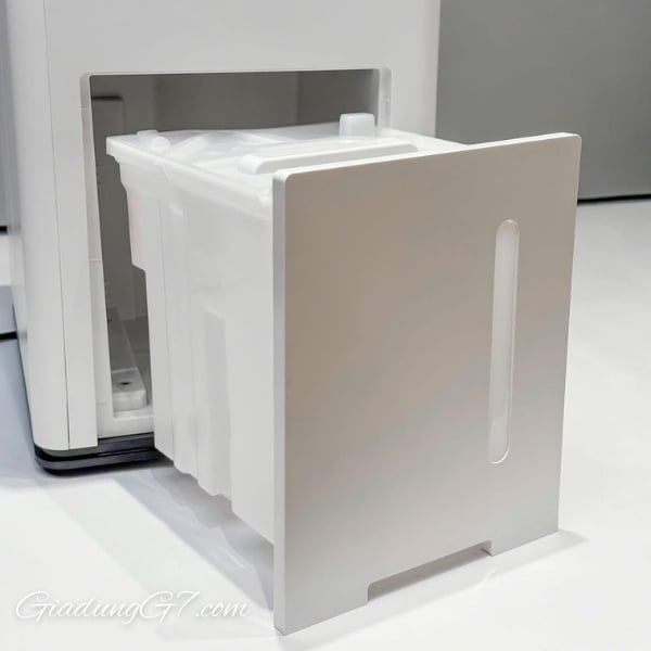 Máy hút ẩm Stadler Form Lukas Pro 50L là máy hút ẩm bằng máy nén hoàn hảo để chống lại không khí ẩm