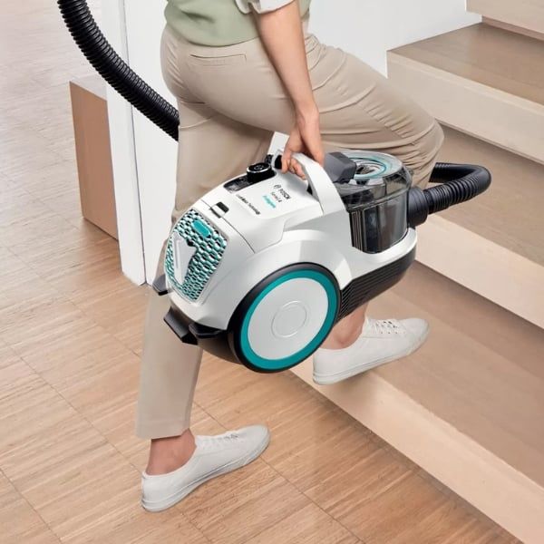 Máy hút bụi Bosch BGS21WHYG Thiết kế nhỏ gọn, gam màu sáng, di chuyển linh hoạt