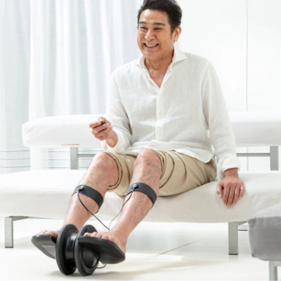 Máy massage chân Mytrex Elexa Foot Vận hành dễ dàng với điều khiển từ xa