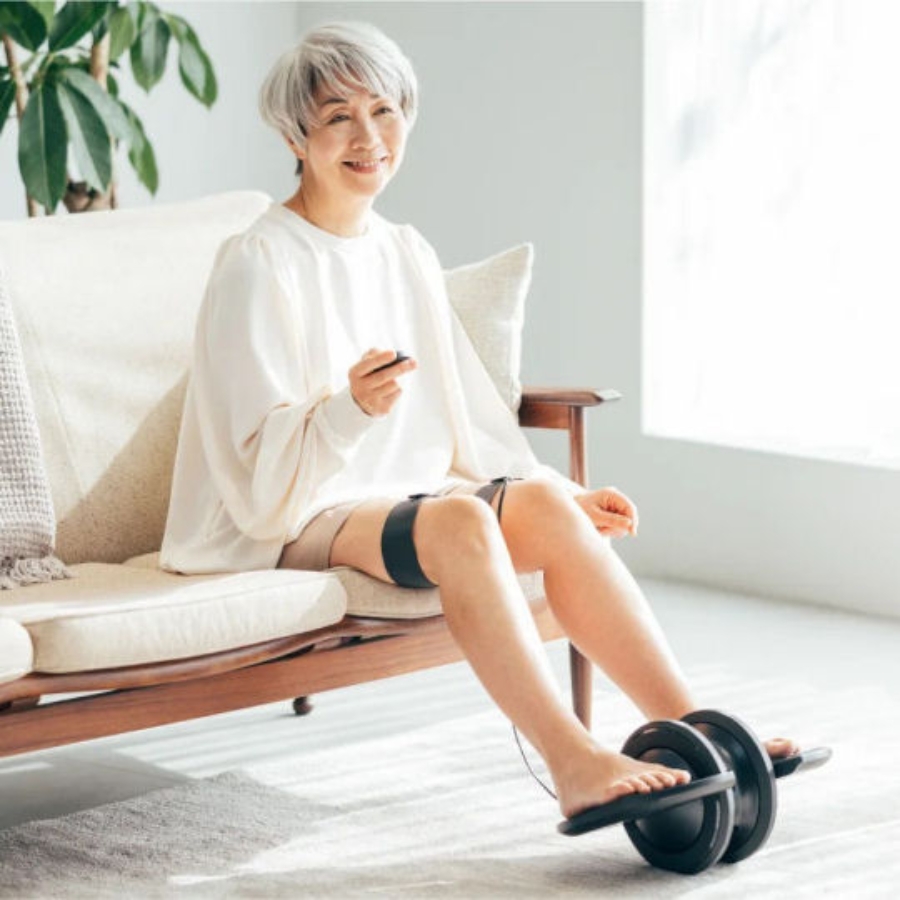 Máy massage chân Mytrex Elexa Foot Vận hành dễ dàng với điều khiển từ xa