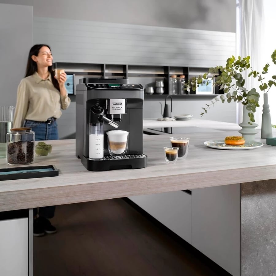 Máy pha cà phê DeLonghi Magnifica Evo Next Ecam310.60.GB thể hiện trọn vẹn kinh nghiệm, bí quyết và công nghệ của De'Longhi để luôn mang đến kết quả tốt nhất trong từng tách cà phê