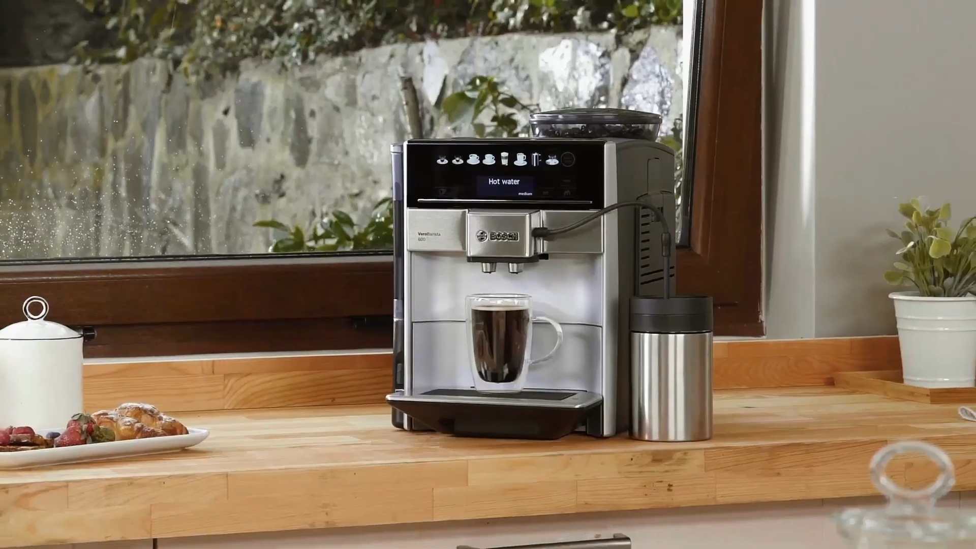 Máy pha cà phê tự động Bosch TIS65621RW