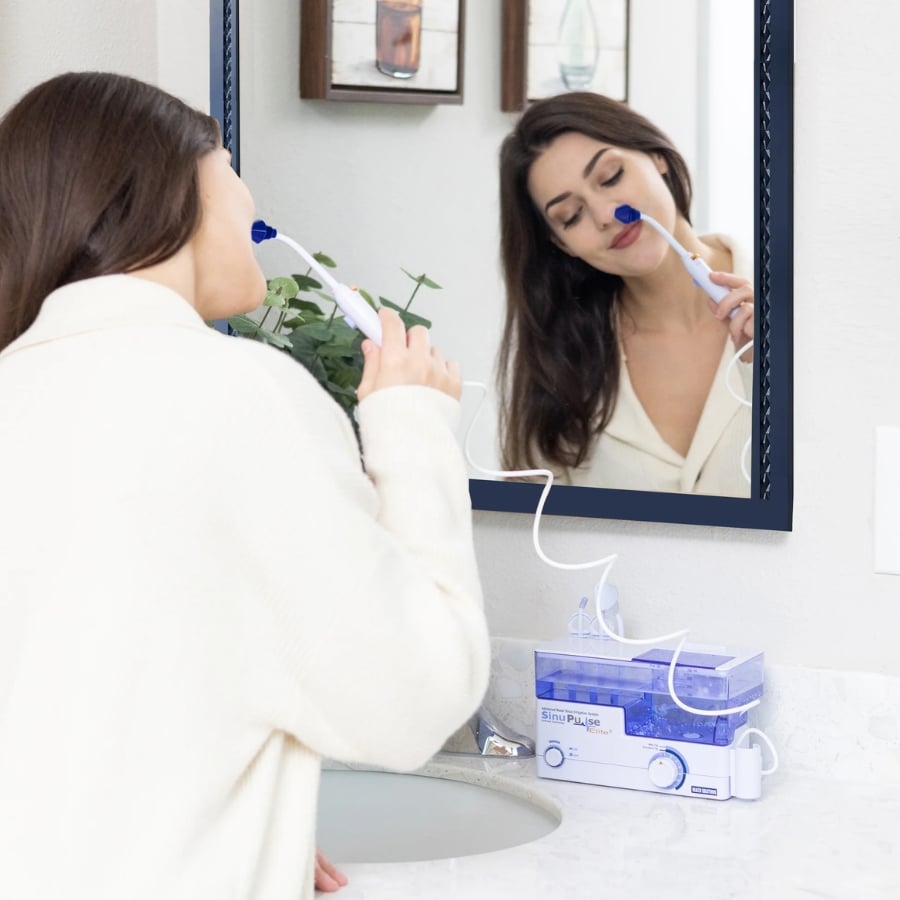 Máy rửa mũi xoang SinuPulse Elite Bình chứa nước dung tích lớn 700 ml giúp giảm số lần phải châm nước.