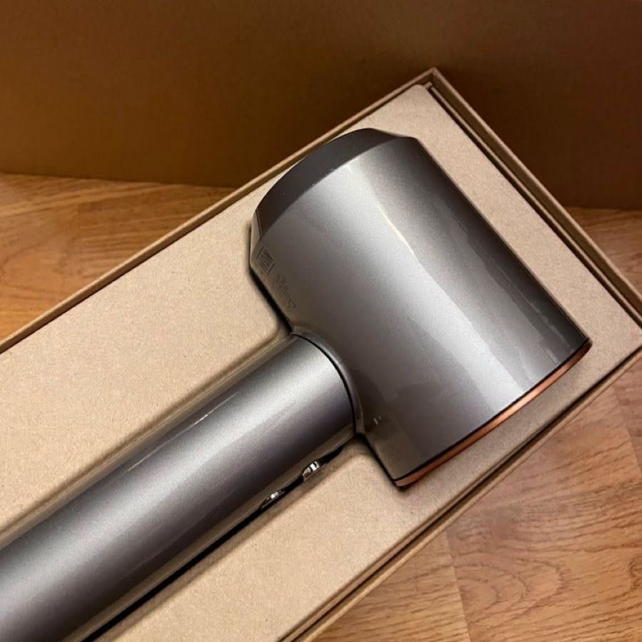 Máy sấy tóc Dyson Supersonic HD08 với Công nghệ Heat Shield cách âm, chống rung giúp cho máy sấy hoạt động êm ái, không gây tiếng ồn