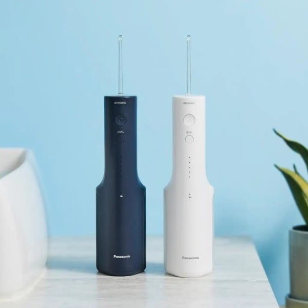 Máy tăm nước Panasonic EW DJ66 có 2 màu để bạn lựa chọn