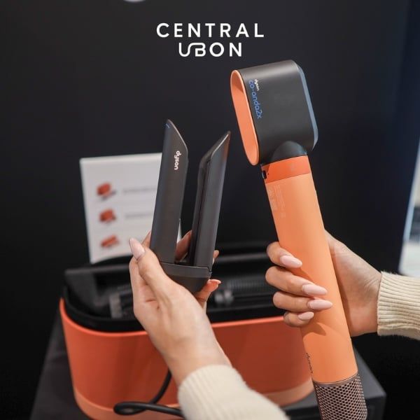 Máy tạo kiểu tóc Dyson Airwrap Coanda 2x HS09 - Màu Cam Đào Trọng lượng nhẹ hơn&nbsp;cho phép điều khiển chính xác và sử dụng thuận tiện.